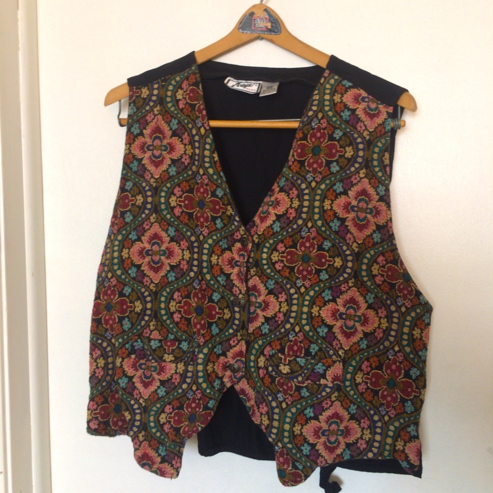 Vintage tapestry button up vest 💕